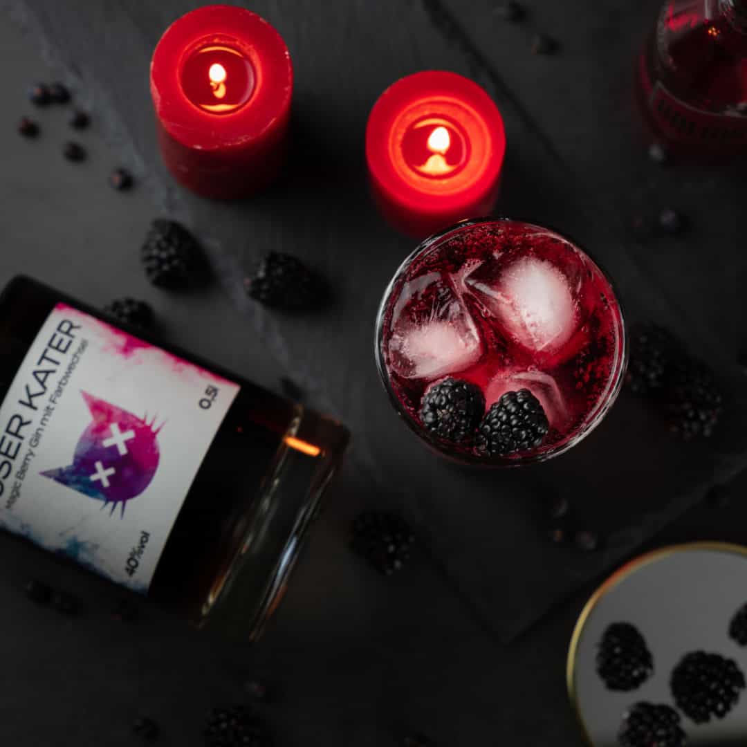 Böser Kater Magic Berry Gin mit Farbwechsel von Violett zu Rot 40% Vol. – Bild 6