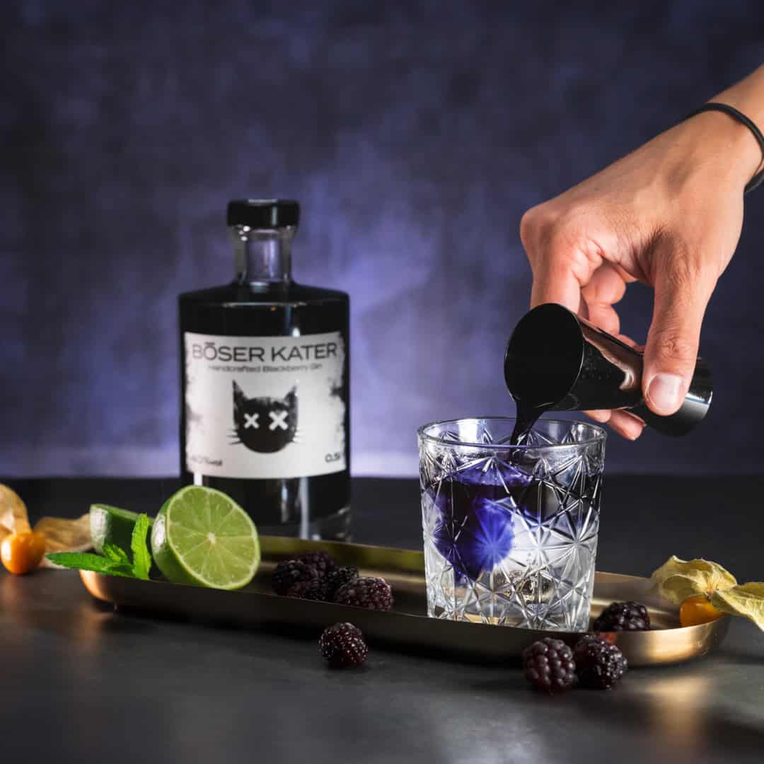 Böser Kater Blackberry Gin - Fruchtig schwarzer Black Gin mit Brombeeren 40% Vol. – Bild 6
