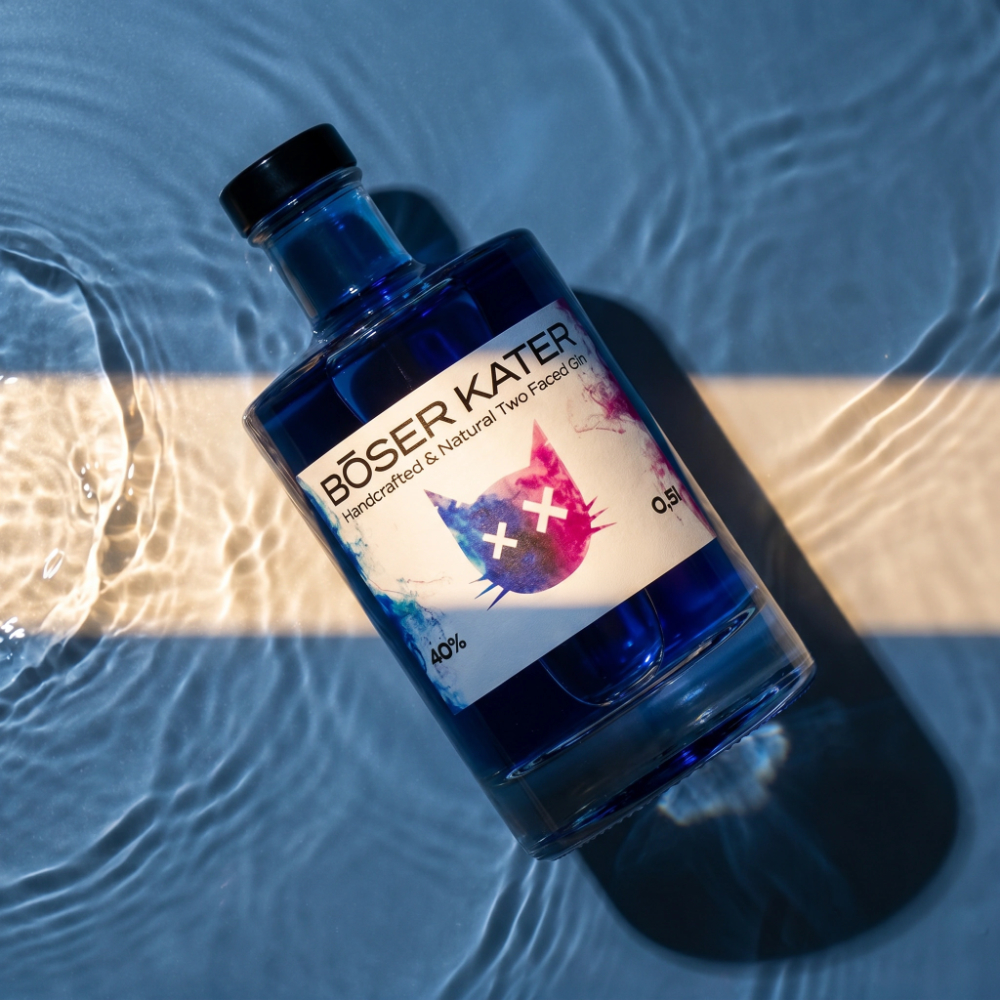 Böser Kater Two Faced Gin mit Farbwechsel von Blau zu Violett 40% Vol. – Bild 6