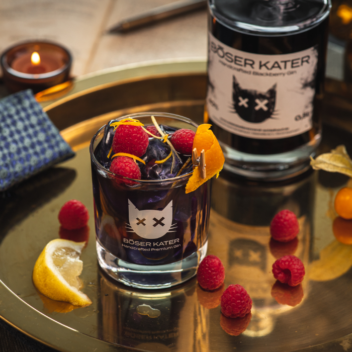 Böser Kater Blackberry Gin - Fruchtig schwarzer Black Gin mit Brombeeren 40% Vol. – Bild 8